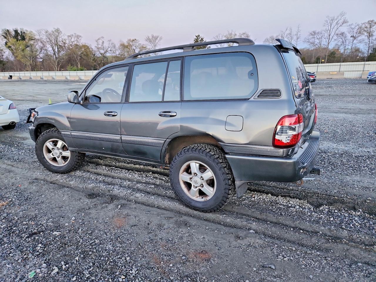 2000 Toyota Land Cruiser Base - Image 2