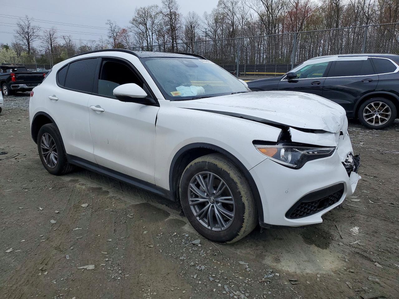 2023 Alfa Romeo Stelvio Sprint - Image 4