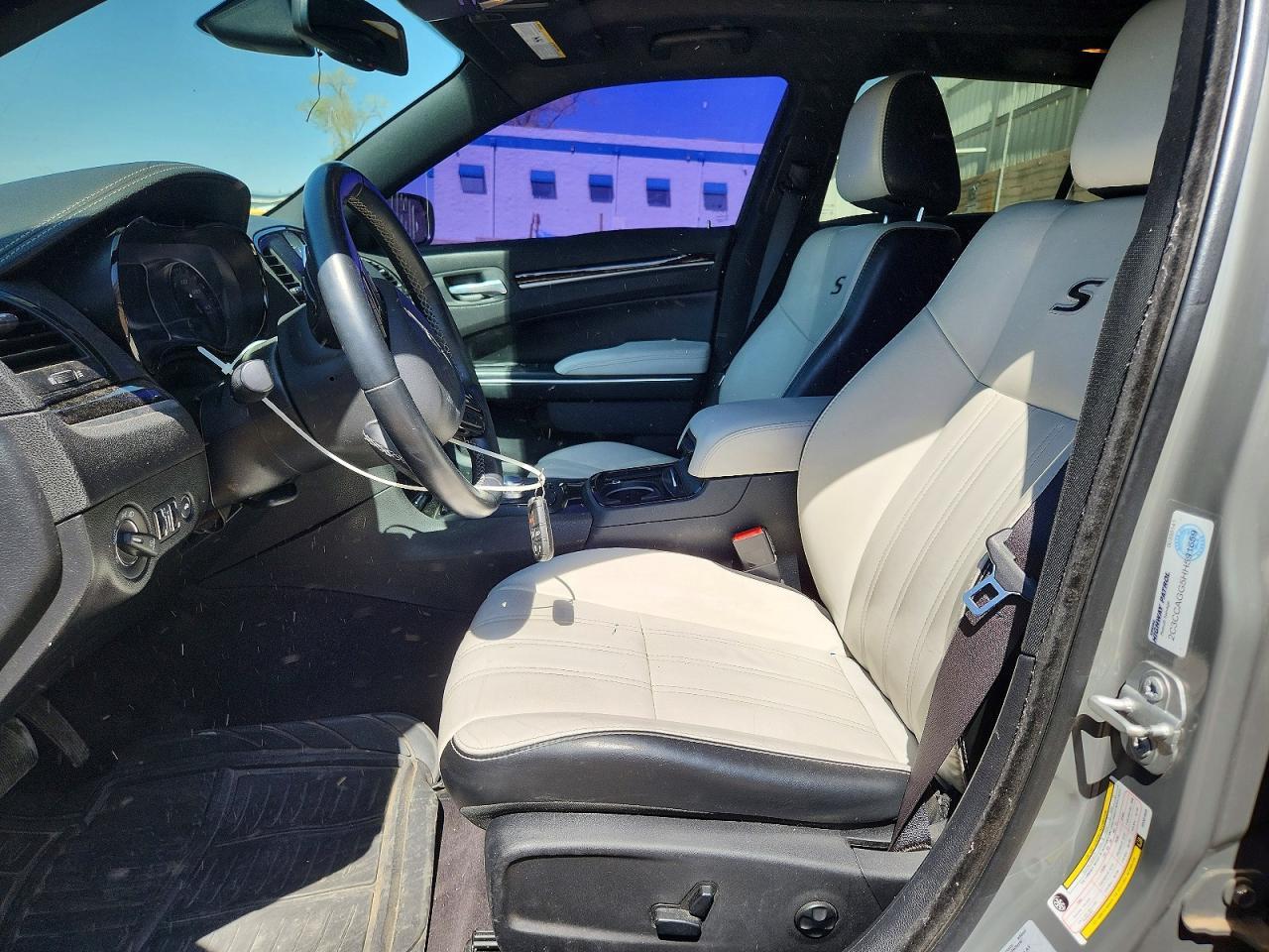 2017 Chrysler 300 S - Image 7