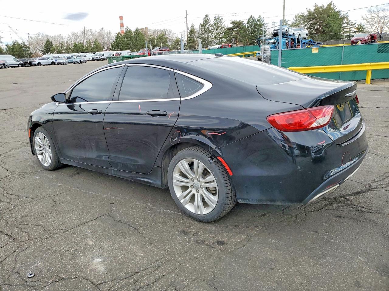 2016 Chrysler 200 Limited - Фото 2
