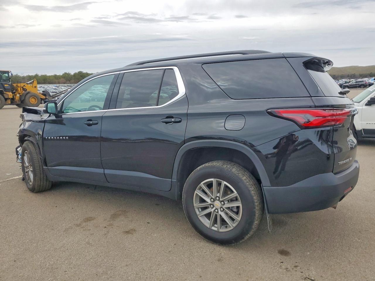 2023 Chevrolet Traverse Lt - Image 2