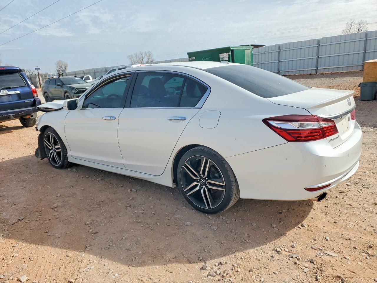 2016 Honda Accord Touring - Фото 2