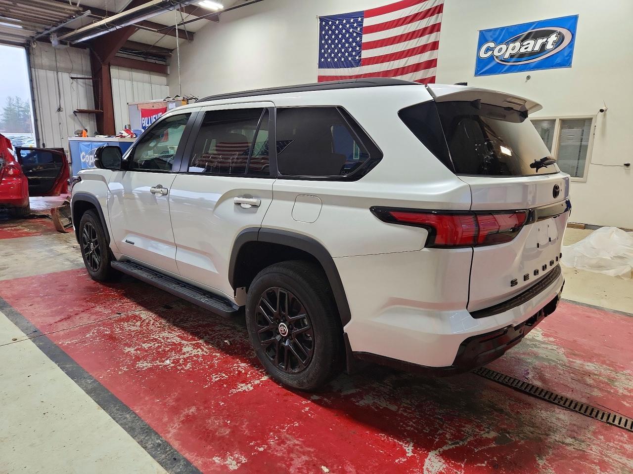 2024 Toyota Sequoia Sr5 - Фото 2