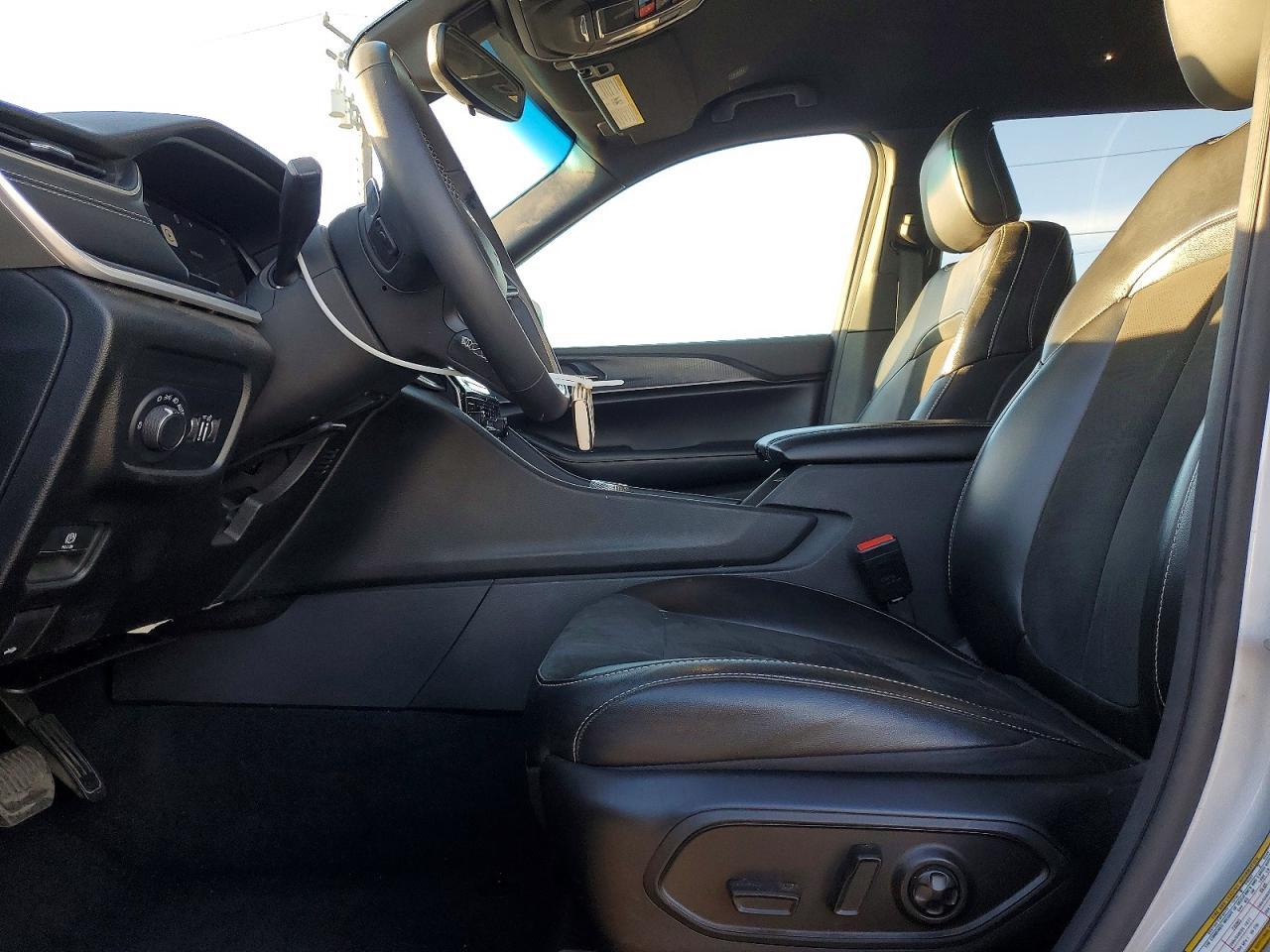 2023 Jeep Grand Cherokee L Laredo - Image 7