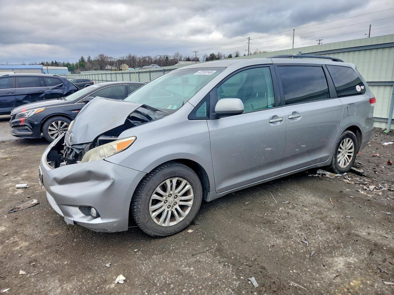 2011 Toyota Sienna Xle 8-Passenger