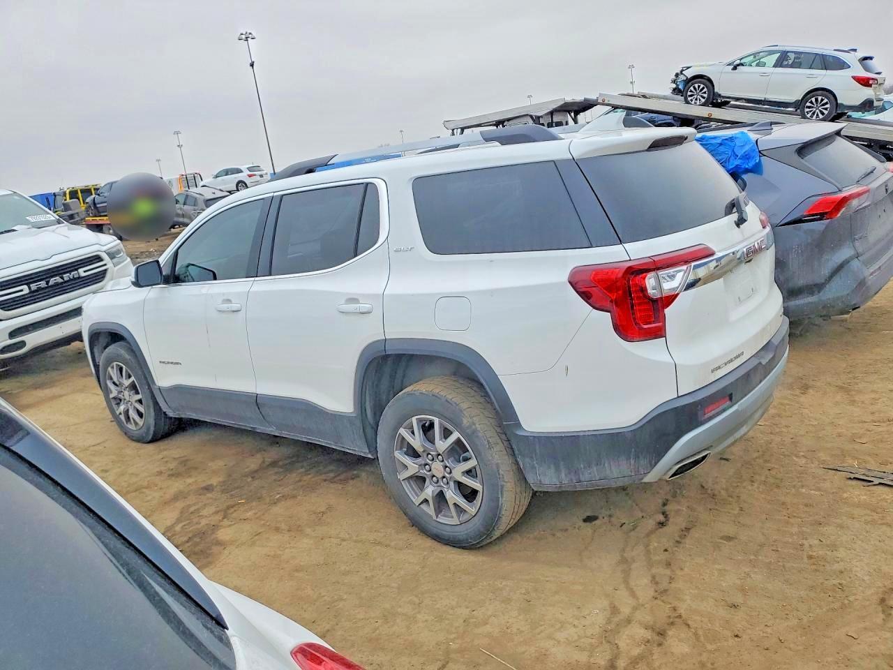 2020 GMC Acadia Slt - Image 2