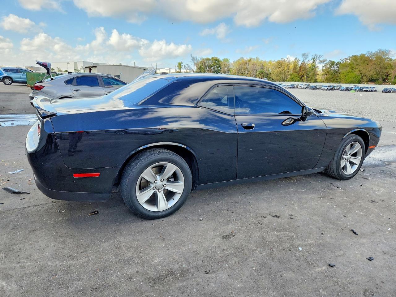 2021 Dodge Challenger Sxt - Фото 3