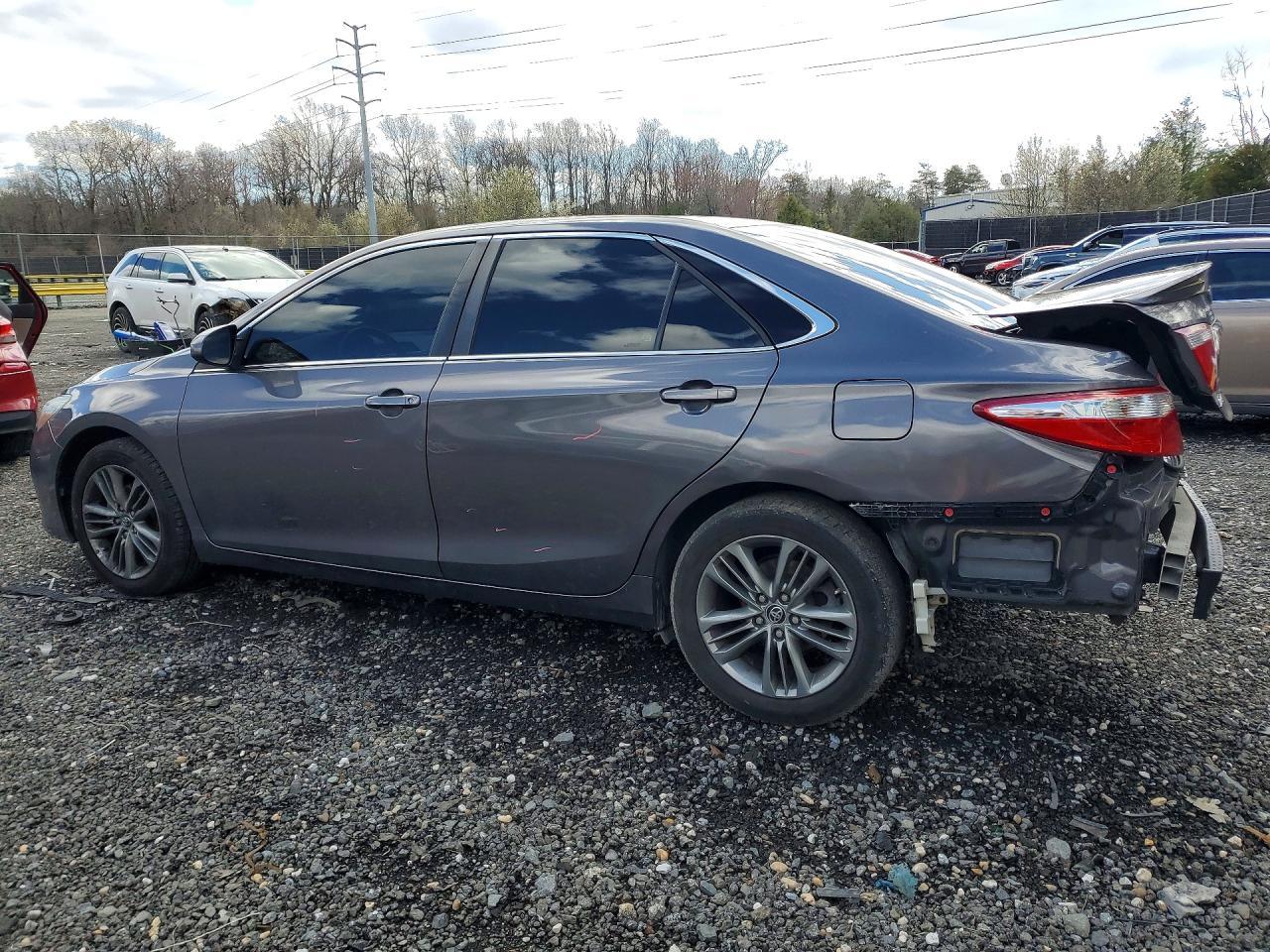 2015 Toyota Camry Se - Фото 2