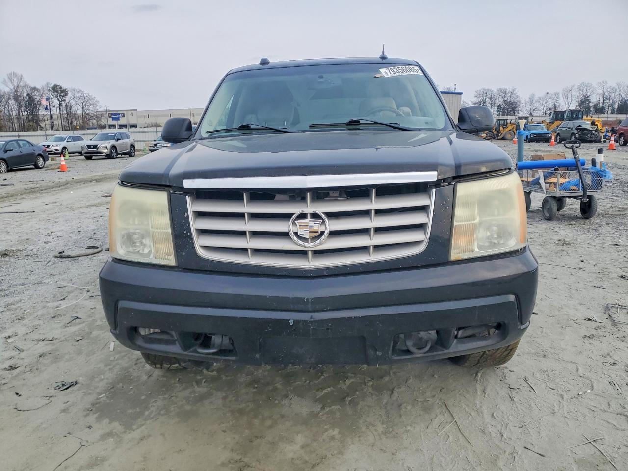2004 Cadillac Escalade Luxury - Image 5
