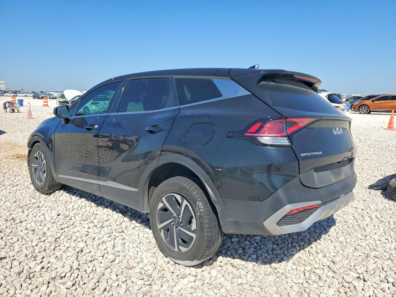 2024 Kia Sportage Hybrid Lx - Image 2