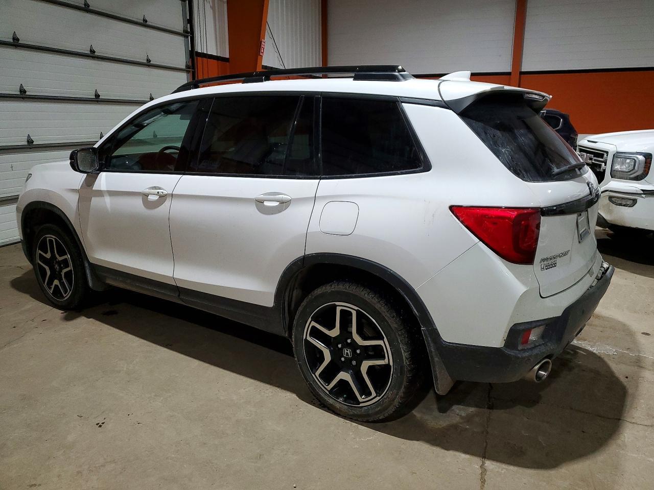 2023 Honda Passport Touring 4Dr - Image 2