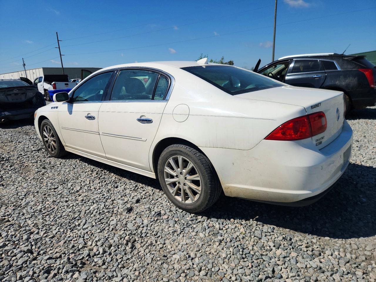 2011 Buick Lucerne Cxl - Image 2