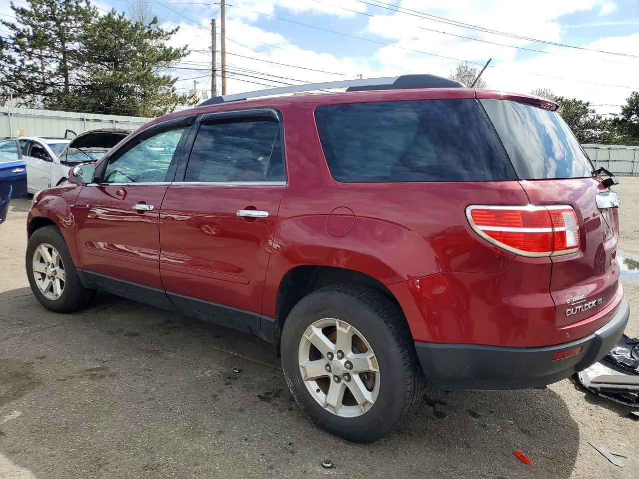 2010 Saturn Outlook Xr - Image 2