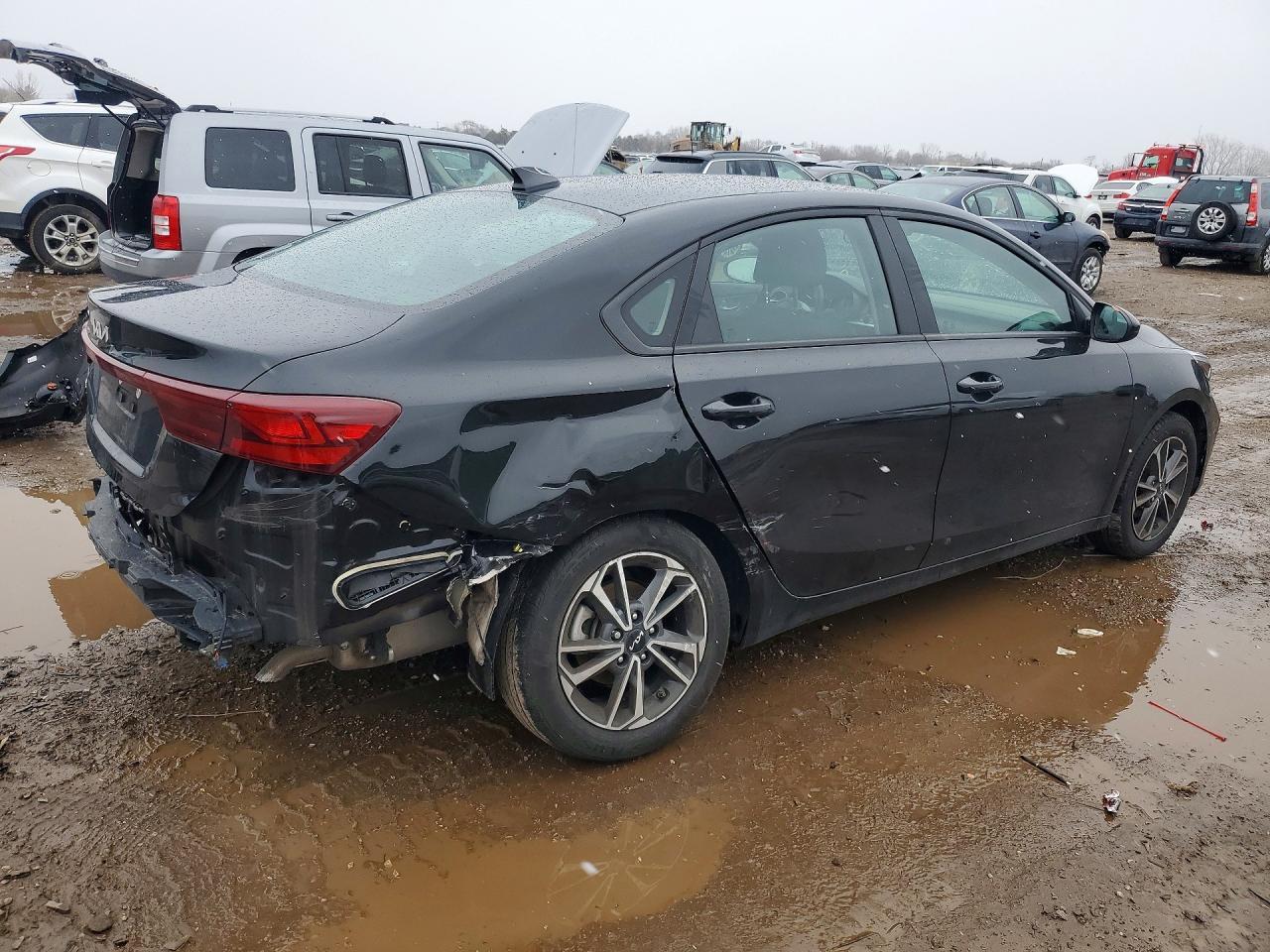 2022 Kia Forte Lxs - Фото 3