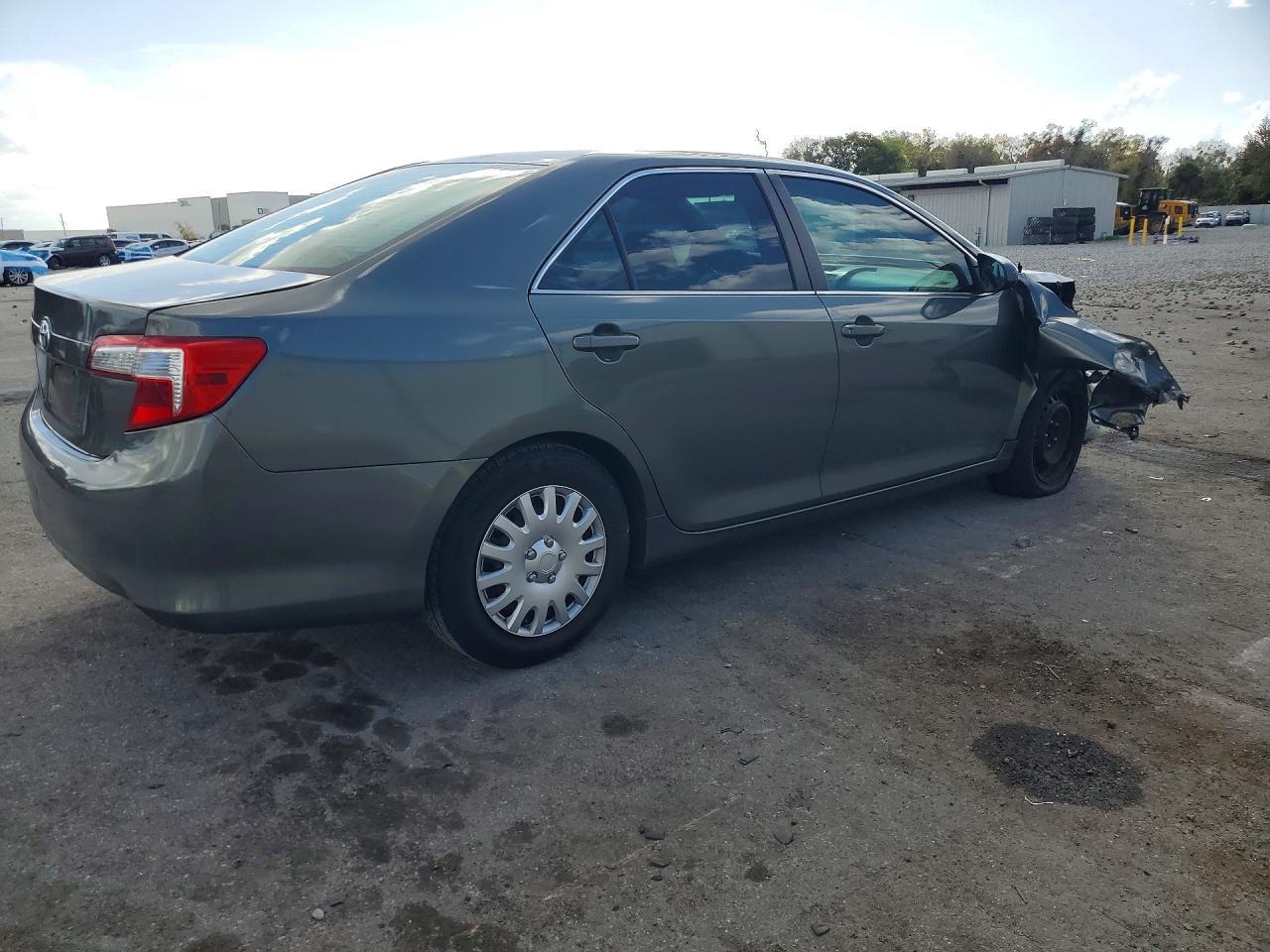 2012 Toyota Camry L - Фото 3
