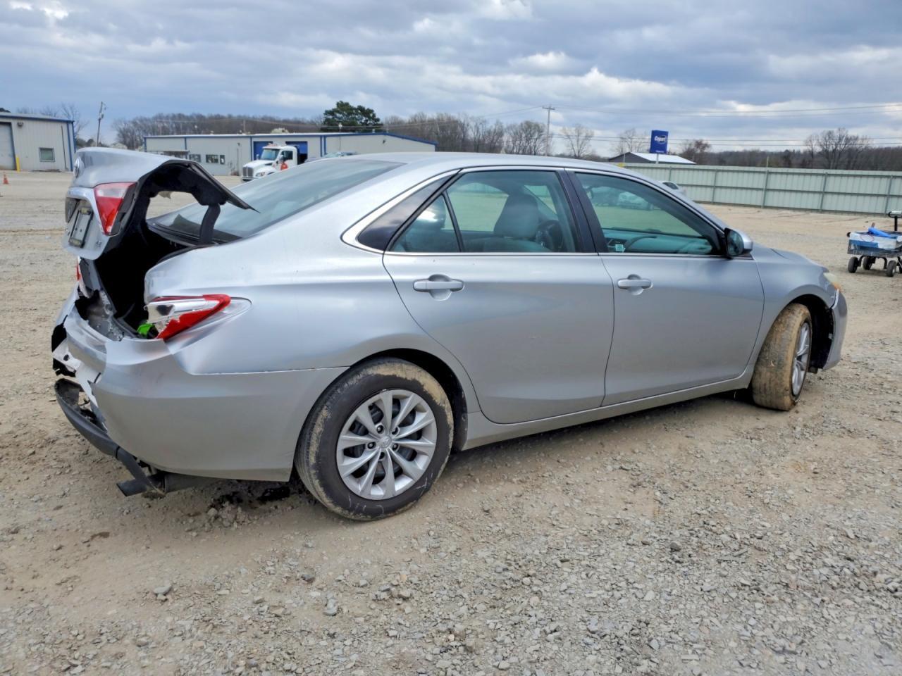 2015 Toyota Camry - Фото 3