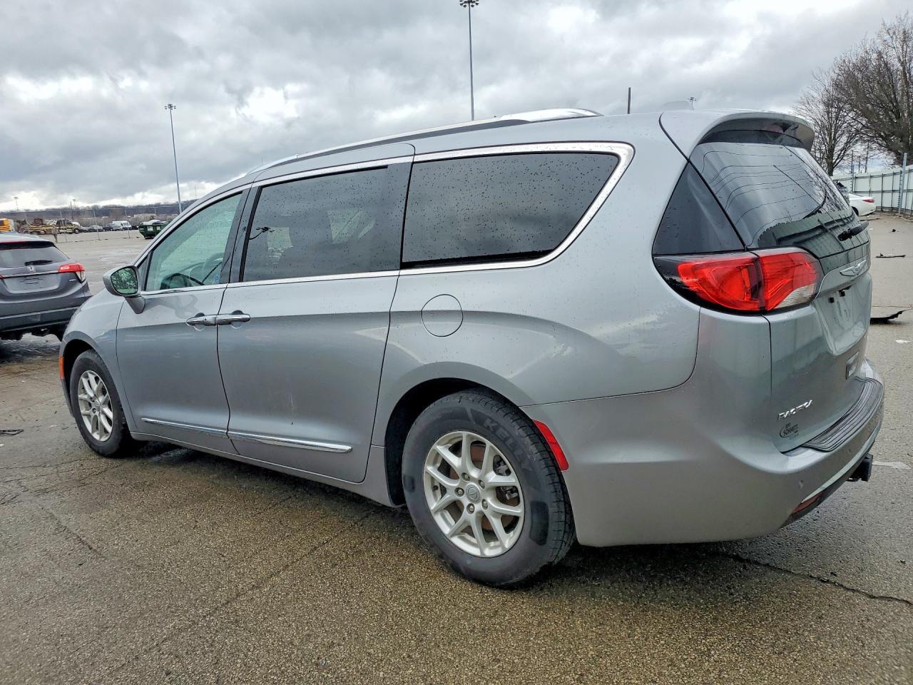 2020 Chrysler Pacifica Touring L - Фото 2