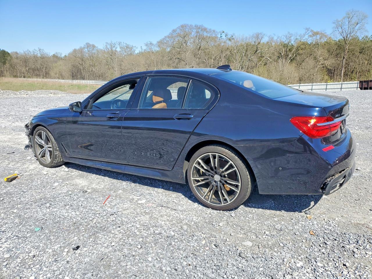 2016 BMW 750 Xi - Image 2