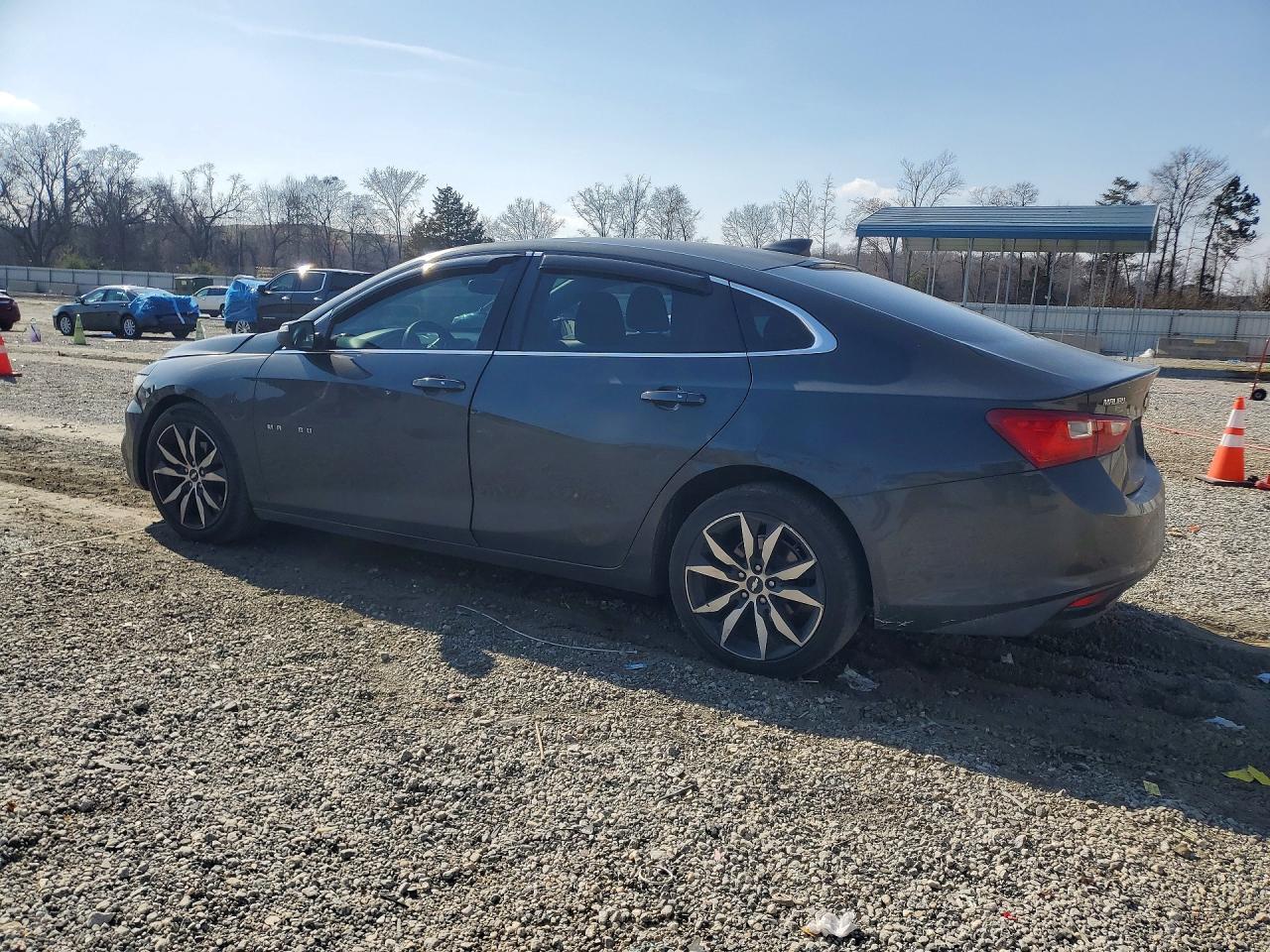 2017 Chevrolet Malibu Lt - Image 2