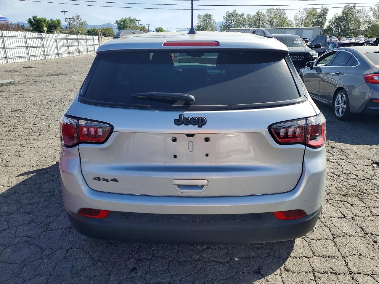 2025 Jeep Compass Latitude - Image 6