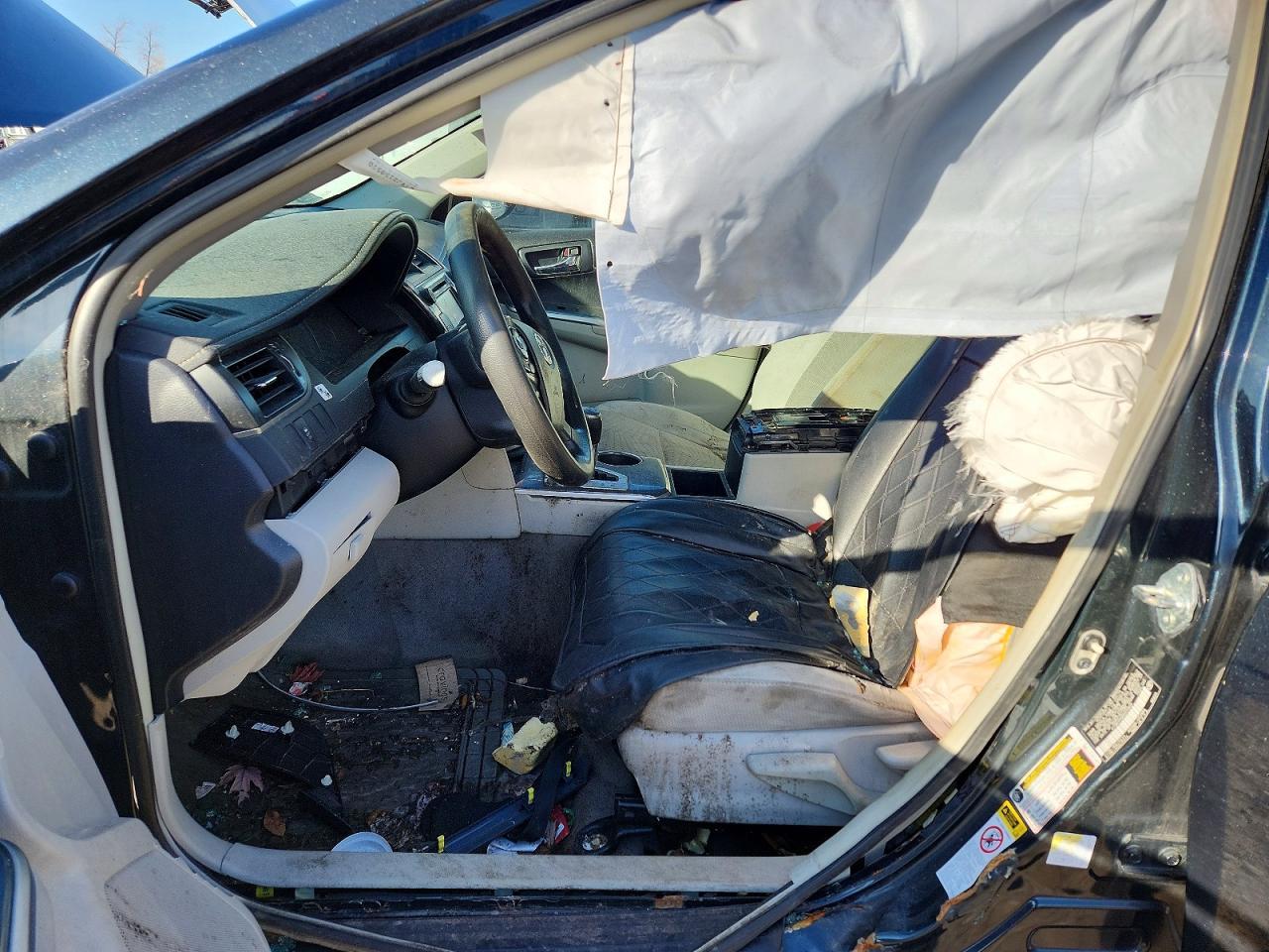 2013 Toyota Camry Hybrid Le - Image 7