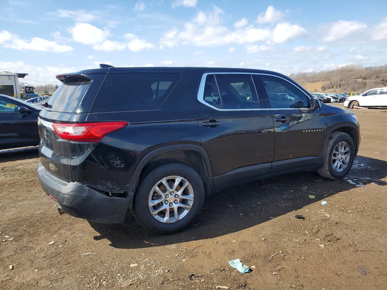 2018 Chevrolet Traverse Ls - Фото 3