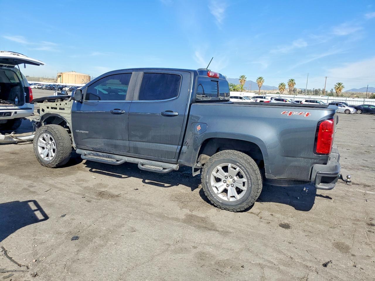 2017 Chevrolet Colorado Lt - Image 2