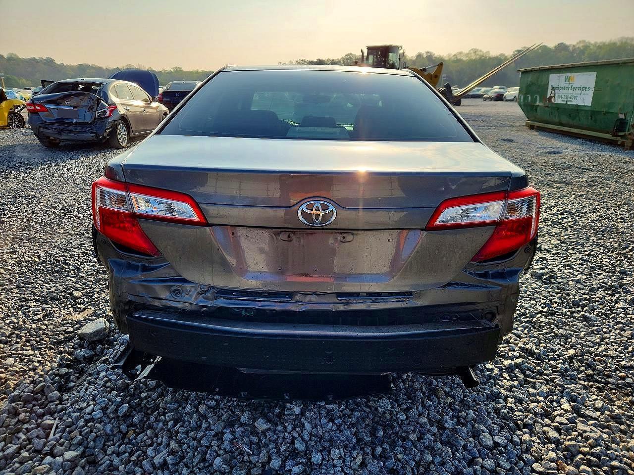 2013 Toyota Camry Le - Фото 6