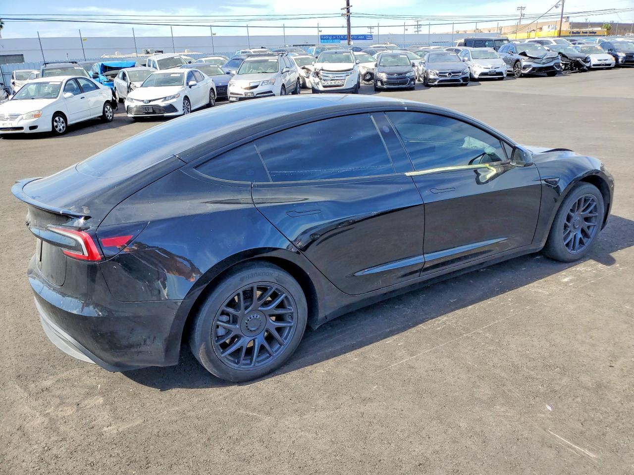 2024 Tesla Model 3 - Фото 3