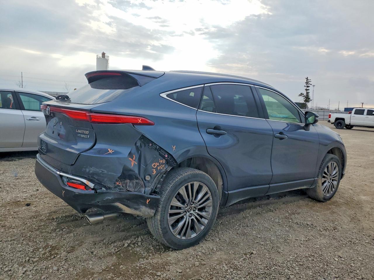 2022 Toyota Venza Limited - Image 3
