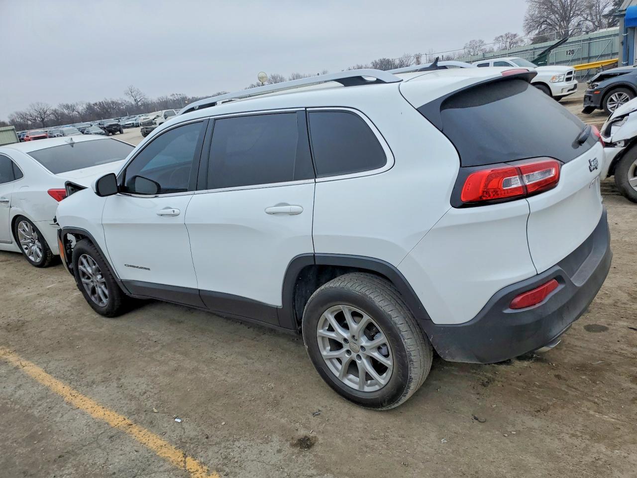2015 Jeep Cherokee Latitude - Фото 2