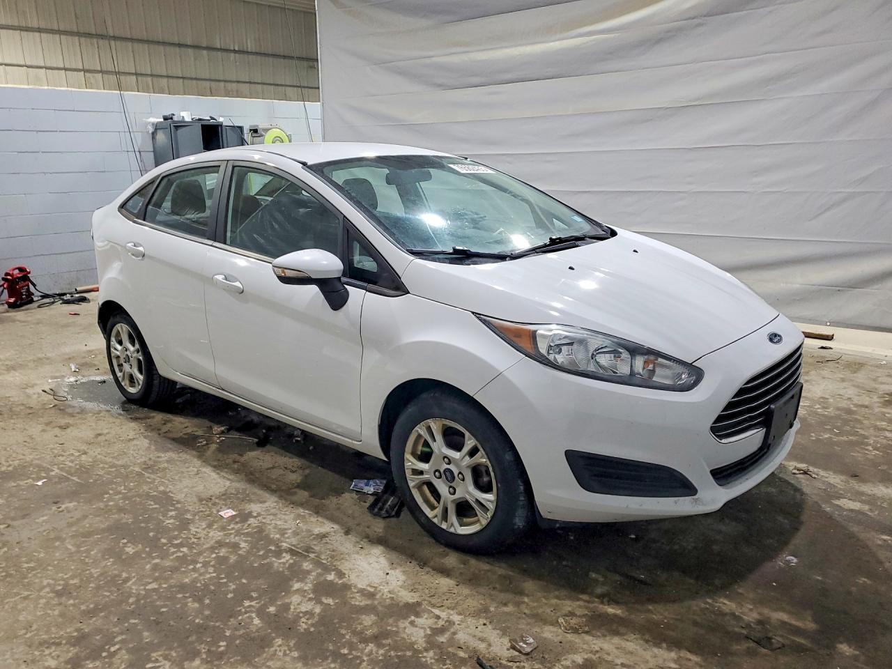 2015 Ford Fiesta Se - Фото 4
