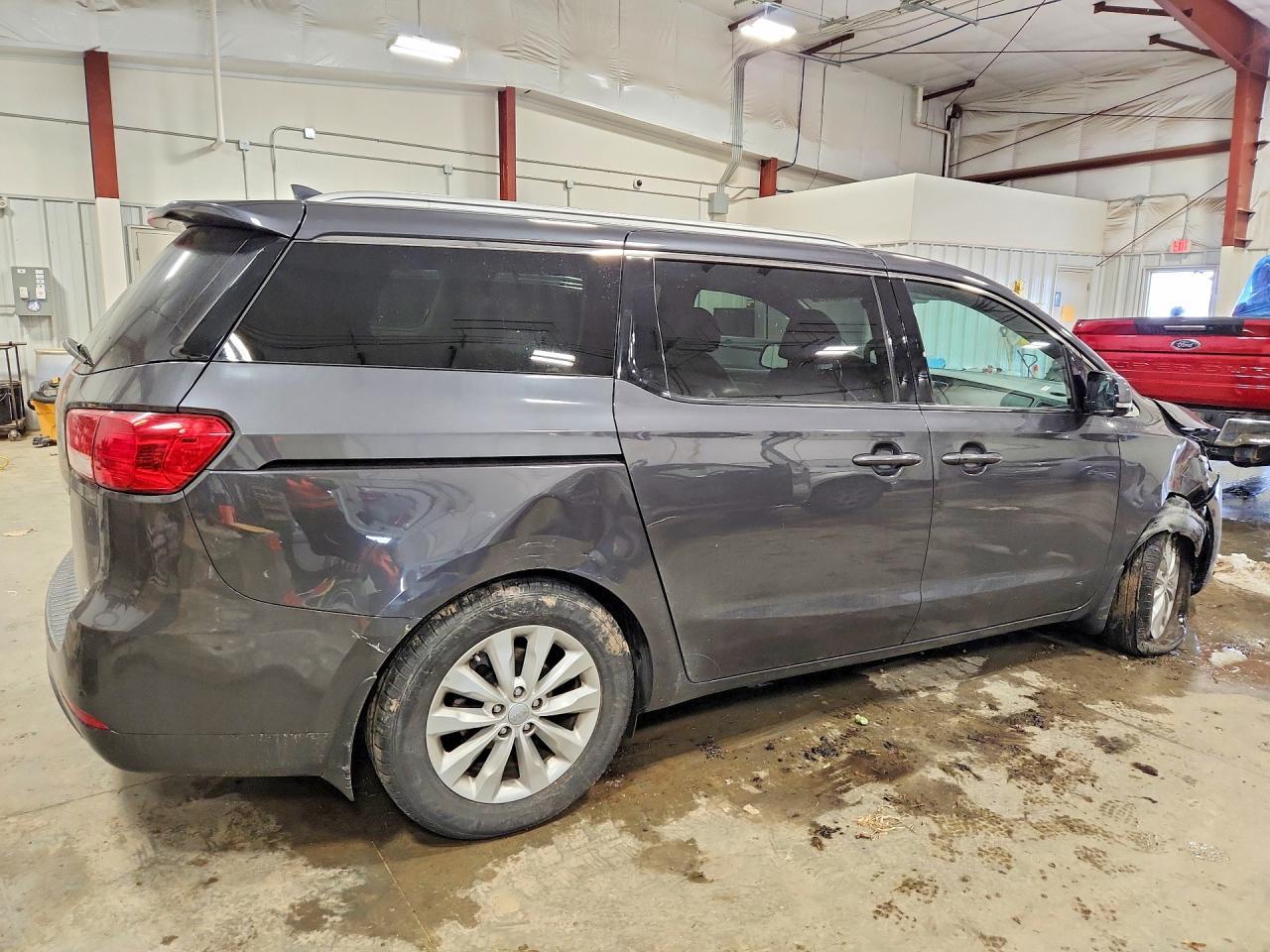 2016 Kia Sedona Ex - Image 3