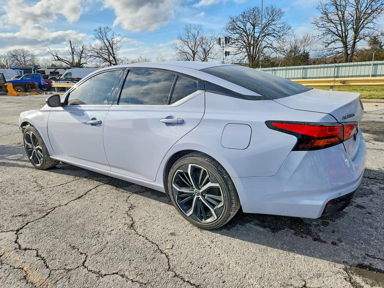 2024 Nissan Altima Sr - Фото 2