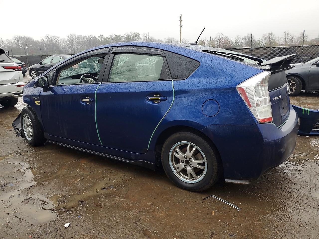 2010 Toyota Prius Iv - Image 2