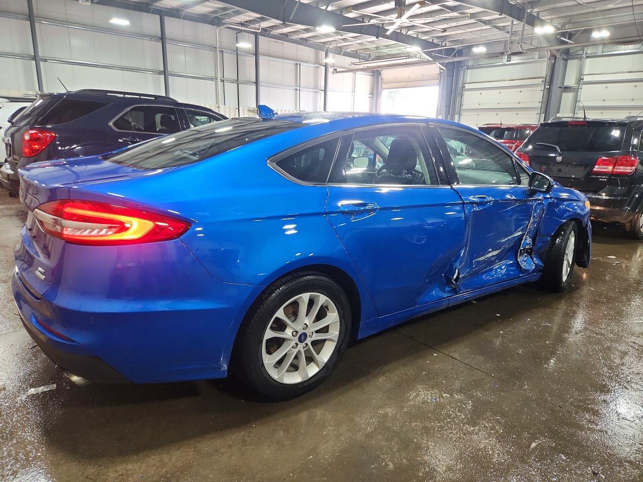2020 Ford Fusion Se - Фото 3