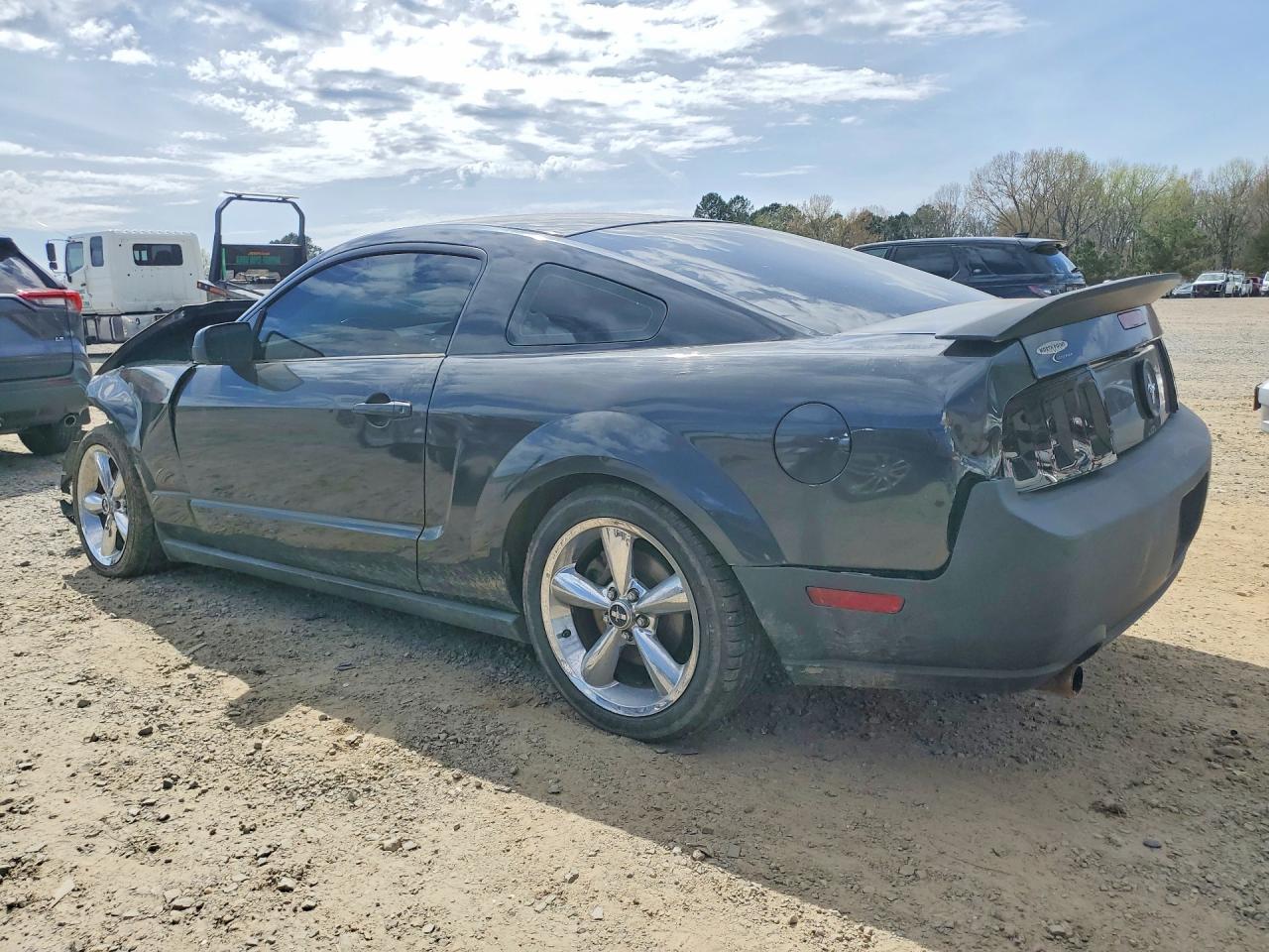 2008 Ford Mustang - Image 2