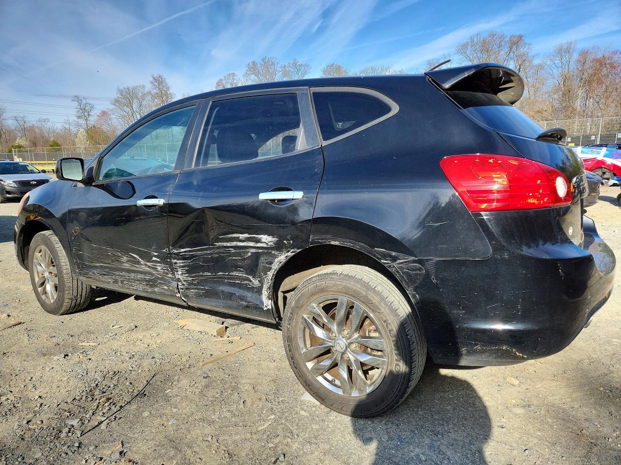 2010 Nissan Rogue S - Image 2