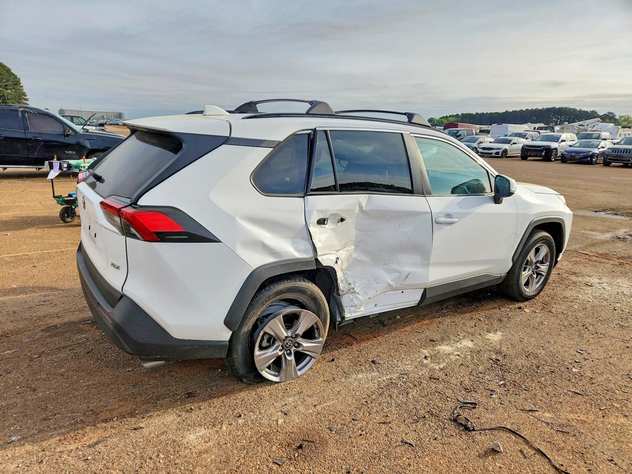 2023 Toyota Rav4 Xle - Фото 3