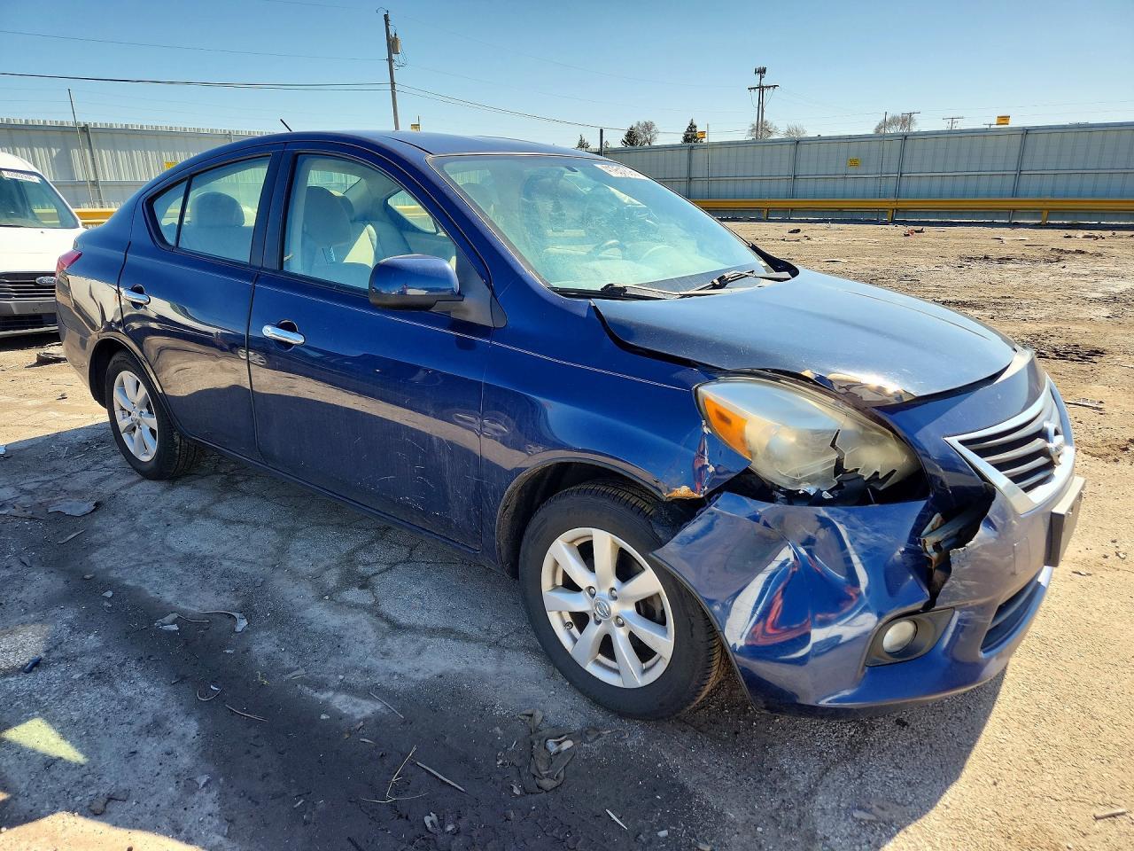 2012 Nissan Versa 1.6 S - Фото 4