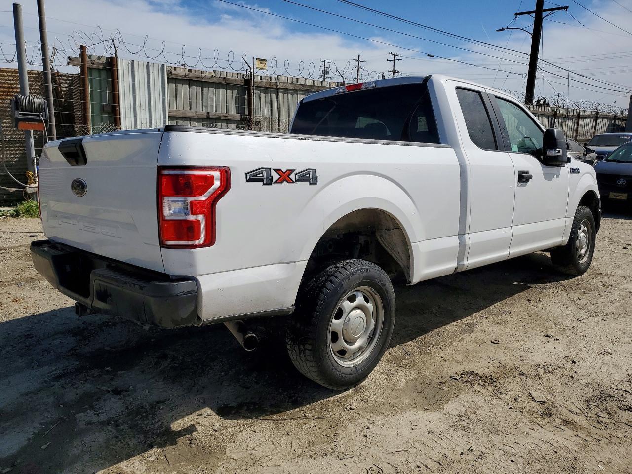 2020 Ford F150 Super Cab - Фото 3