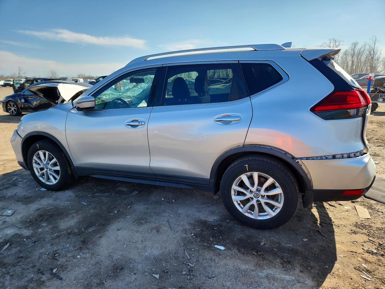 2017 Nissan Rogue Sv - Image 2