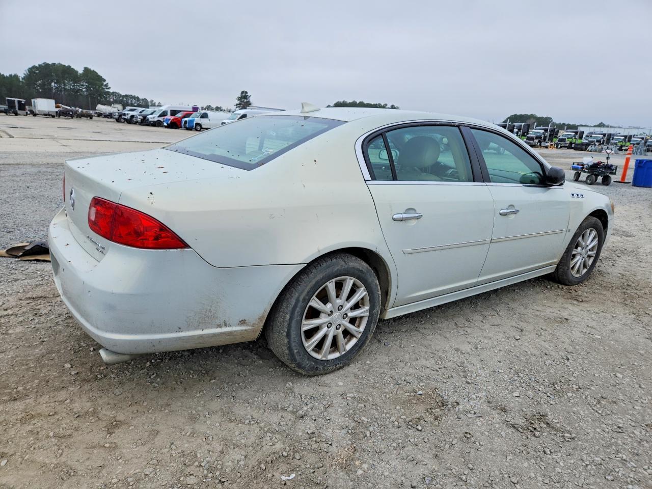 2010 Buick Lucerne Cxl - Image 3