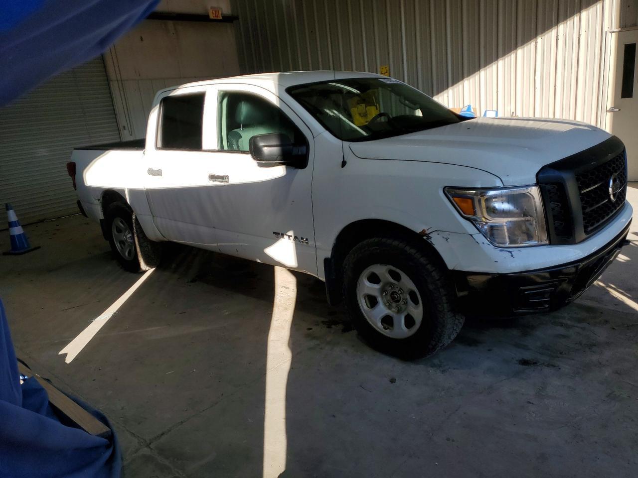 2017 Nissan Titan S - Фото 4