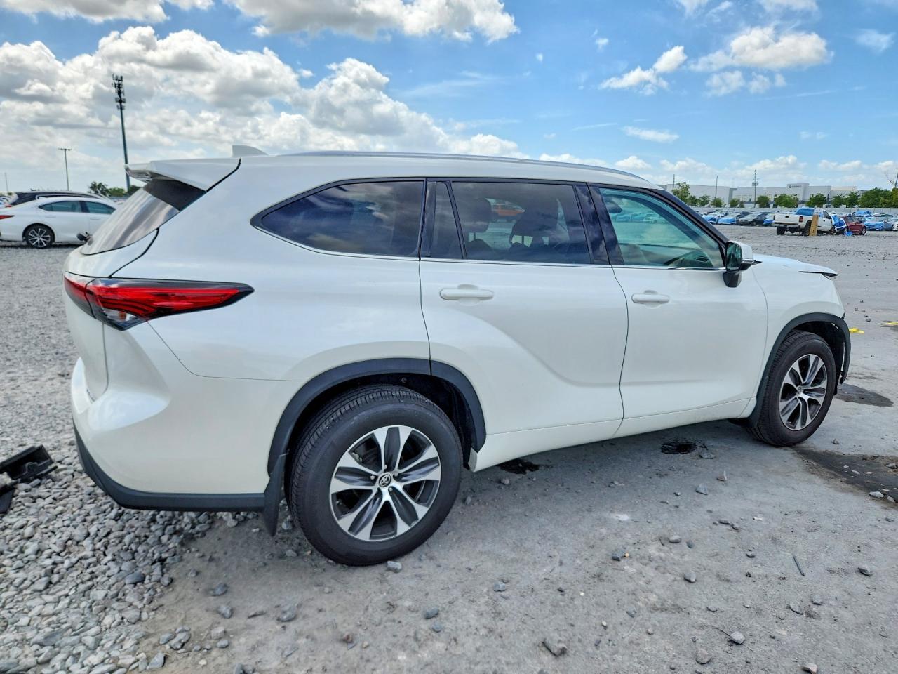 2021 Toyota Highlander Xle - Фото 3
