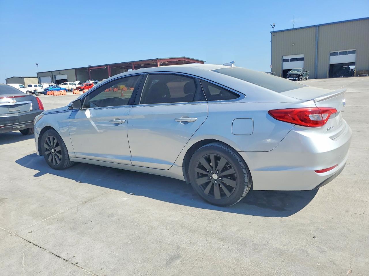 2016 Hyundai Sonata Se - Image 2