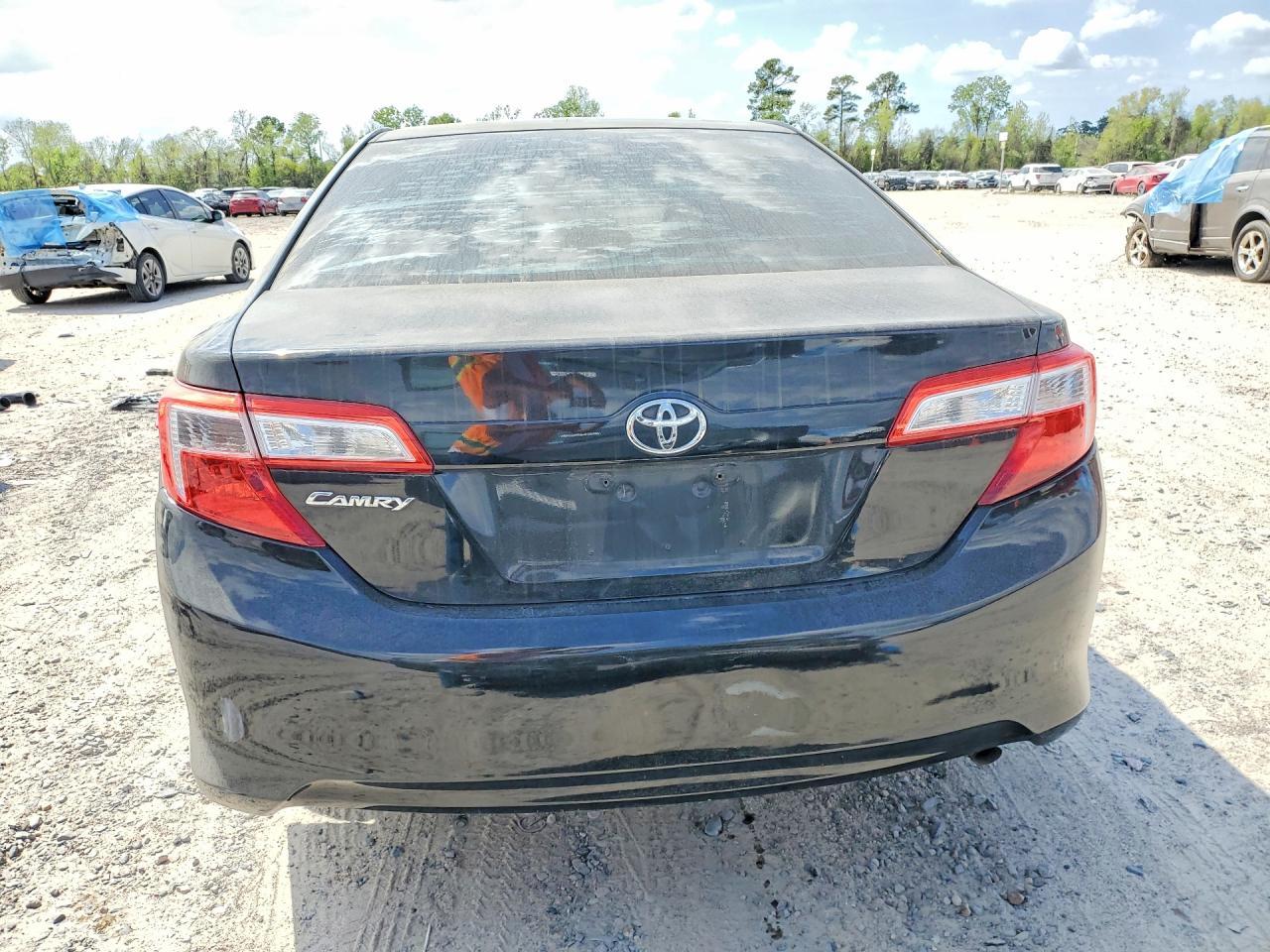 2014 Toyota Camry L - Image 6