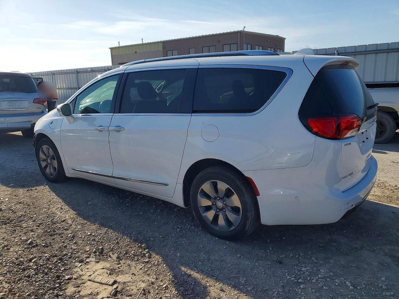 2019 Chrysler Pacifica Hybrid Limited - Фото 2