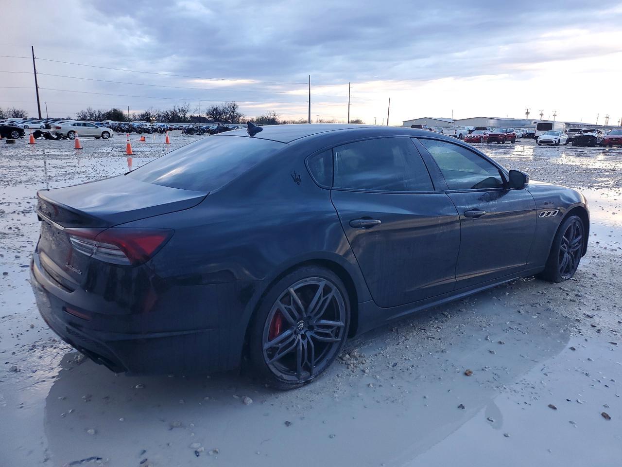 2022 Maserati Quattroporte Modena - Image 3