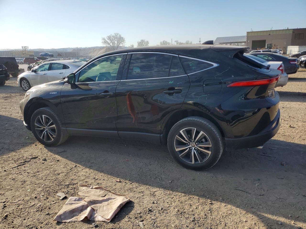 2021 Toyota Venza Le - Фото 2